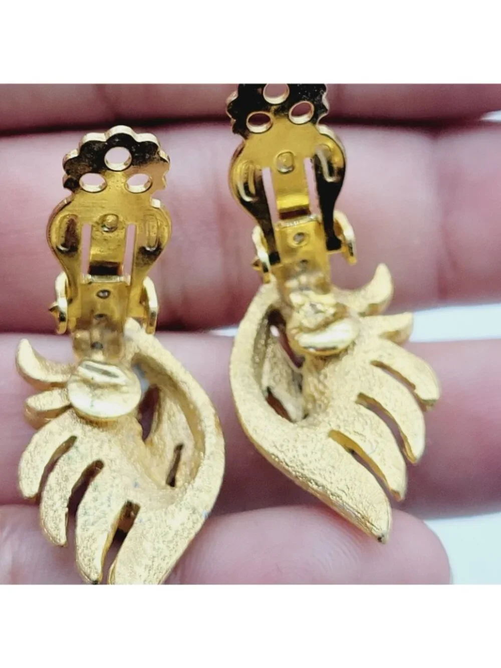 Vintage Gold Tone Leaf Brooch & Earrings Set Blue Rhinestone Demiparure